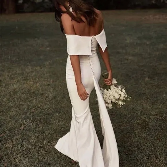 Brand New, never been worn Custom Grace Loves Lace size 4 wedding dress. - Picture 4 of 5